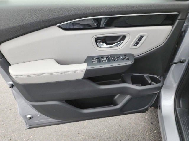 new 2025 Honda Pilot car, priced at $48,694