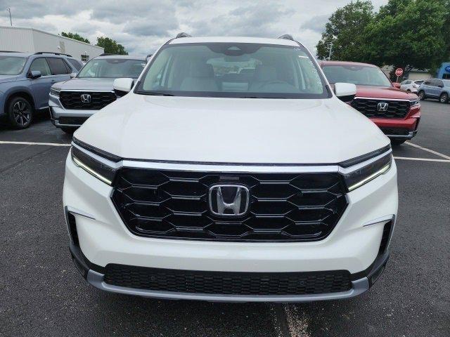 new 2025 Honda Pilot car, priced at $52,782
