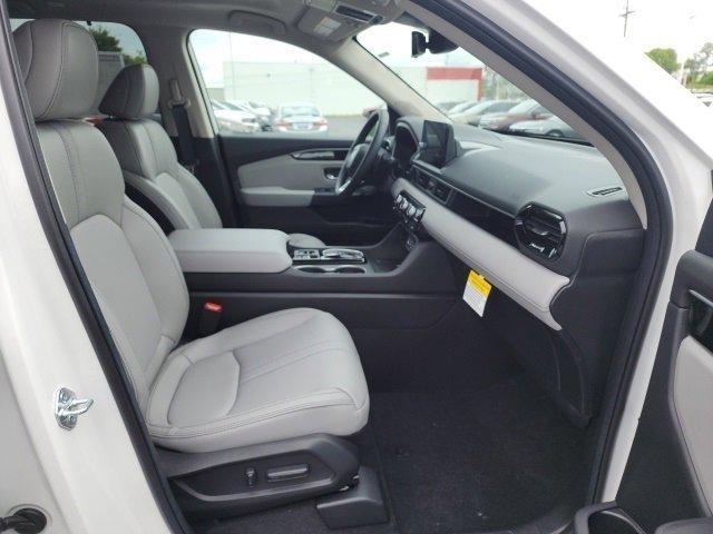 new 2025 Honda Pilot car, priced at $52,782