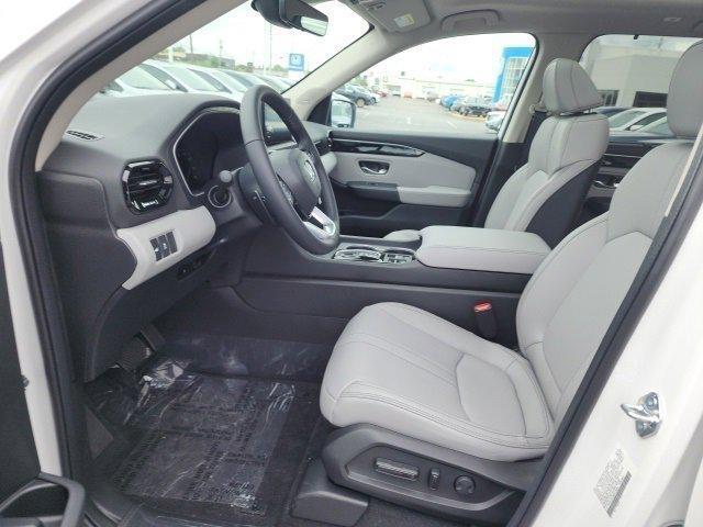 new 2025 Honda Pilot car, priced at $52,782