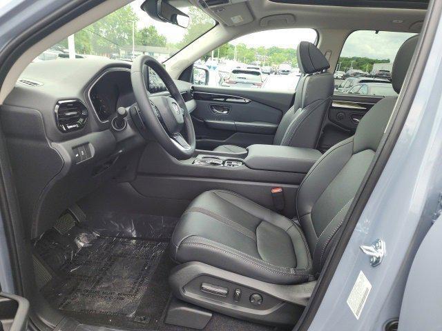 new 2025 Honda Pilot car, priced at $54,135