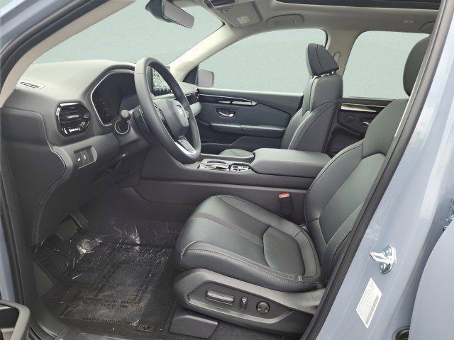 new 2025 Honda Pilot car, priced at $49,792