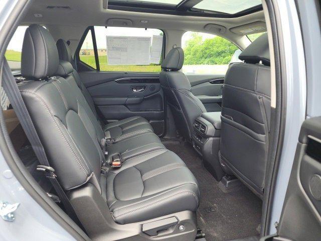 new 2025 Honda Pilot car, priced at $54,135