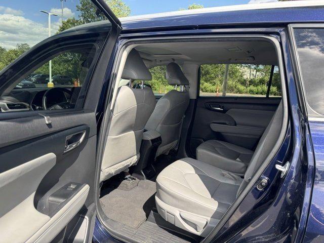 used 2023 Toyota Highlander car, priced at $37,498