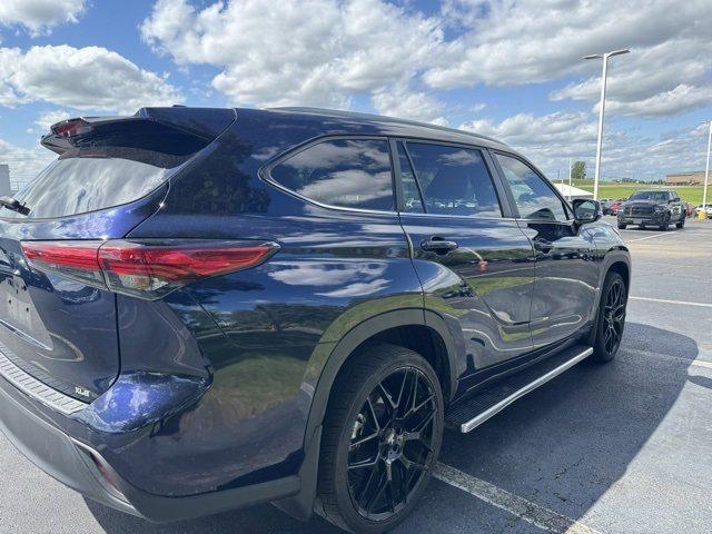 used 2023 Toyota Highlander car, priced at $37,498