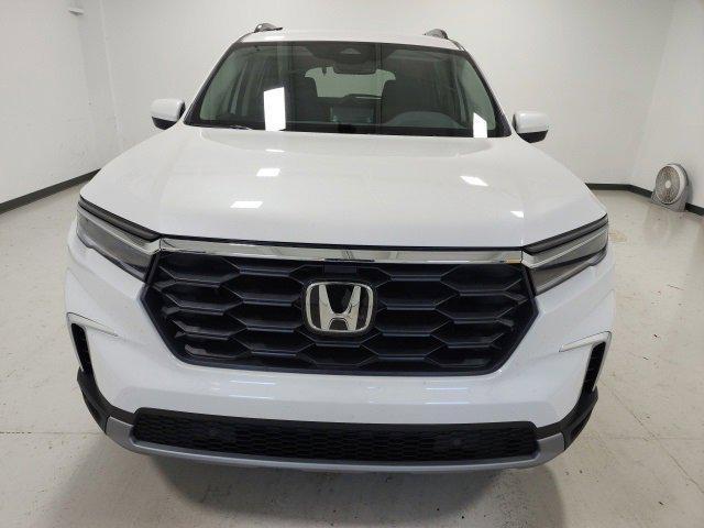 used 2025 Honda Pilot car, priced at $42,989