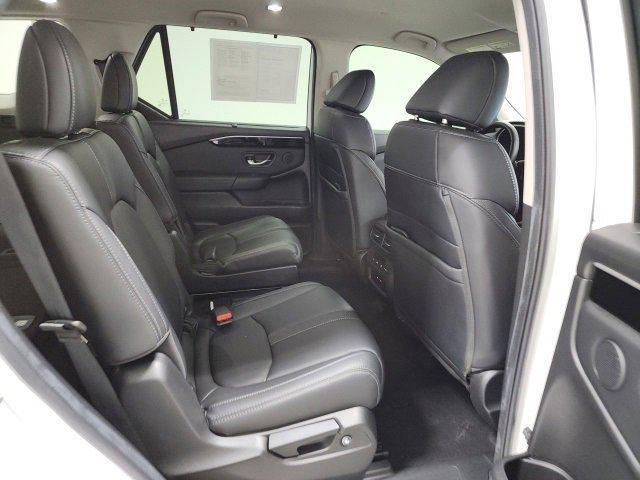 used 2025 Honda Pilot car, priced at $42,989