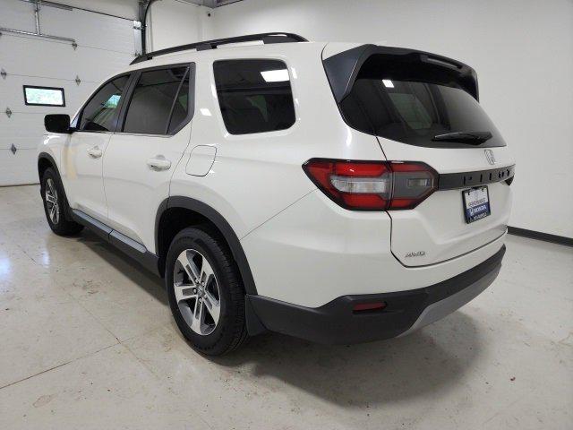used 2025 Honda Pilot car, priced at $42,989