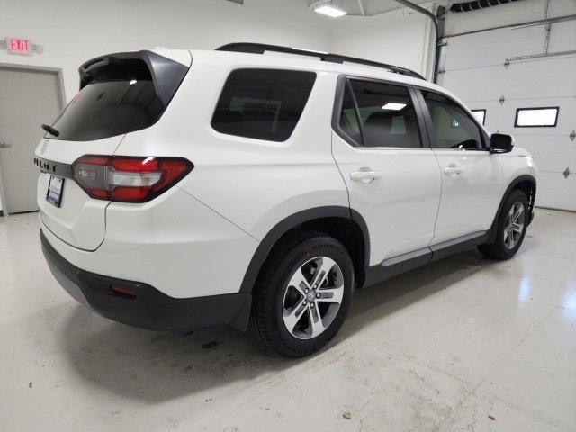 used 2025 Honda Pilot car, priced at $42,989