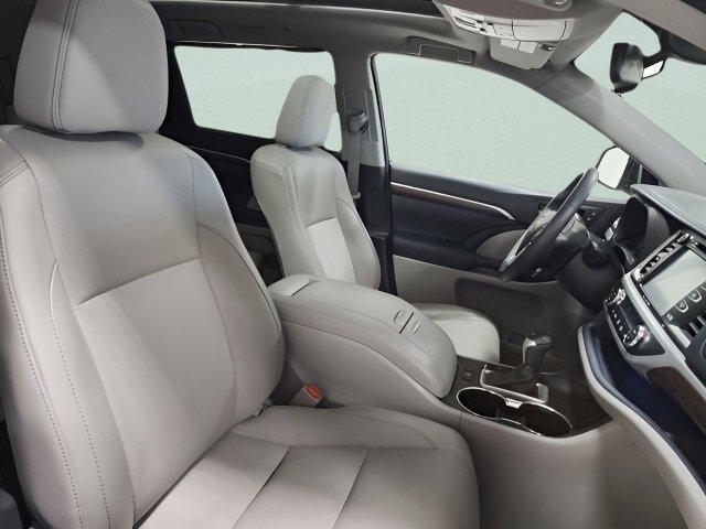 used 2016 Toyota Highlander car, priced at $22,894