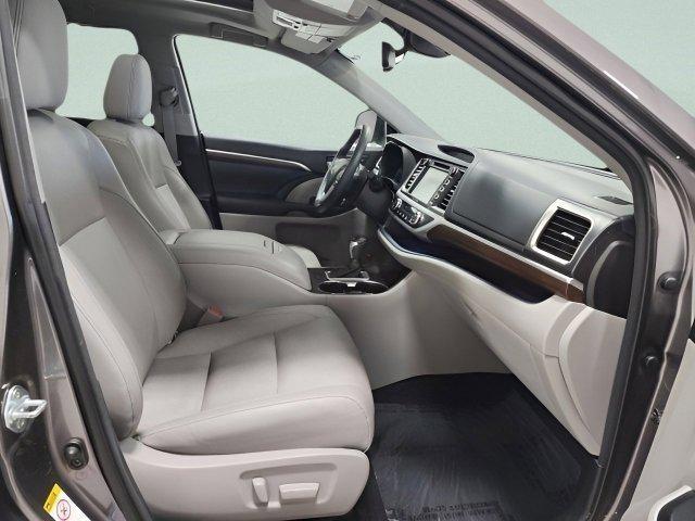 used 2016 Toyota Highlander car, priced at $22,894