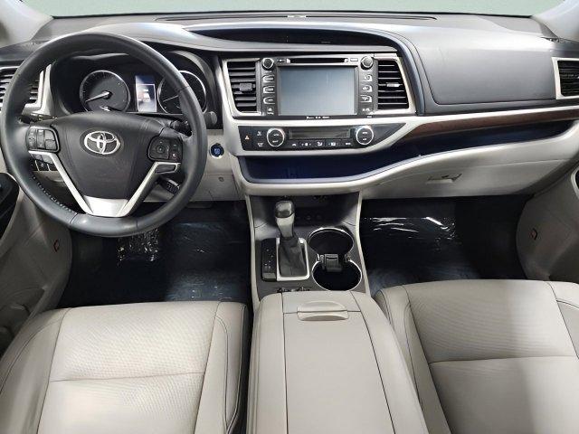 used 2016 Toyota Highlander car, priced at $22,894