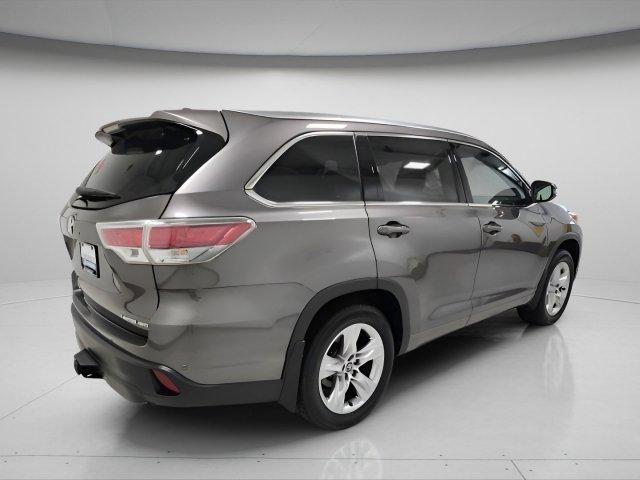 used 2016 Toyota Highlander car, priced at $22,894