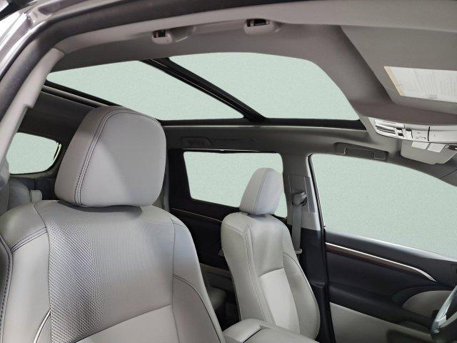 used 2016 Toyota Highlander car, priced at $22,894