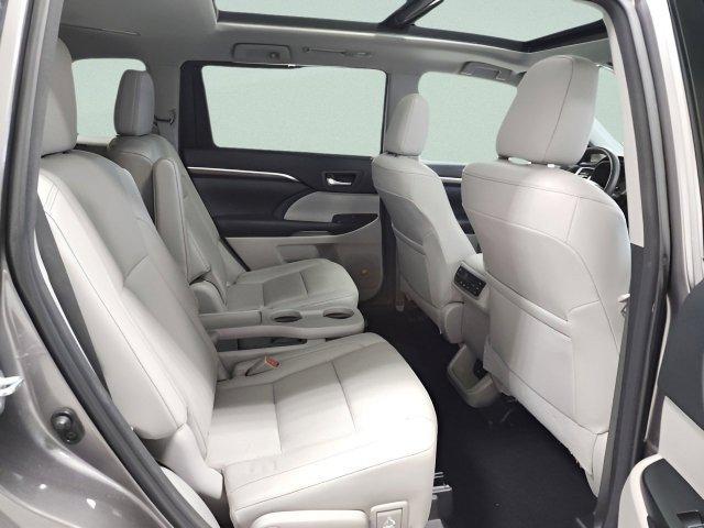 used 2016 Toyota Highlander car, priced at $22,894