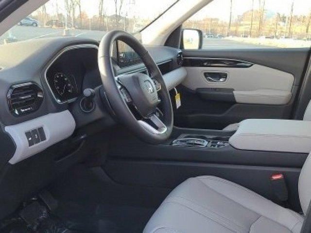new 2025 Honda Pilot car, priced at $46,580