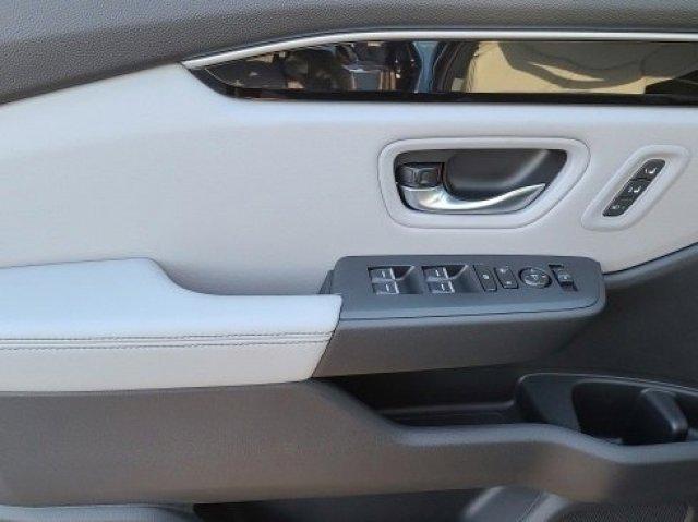 new 2025 Honda Pilot car, priced at $46,580