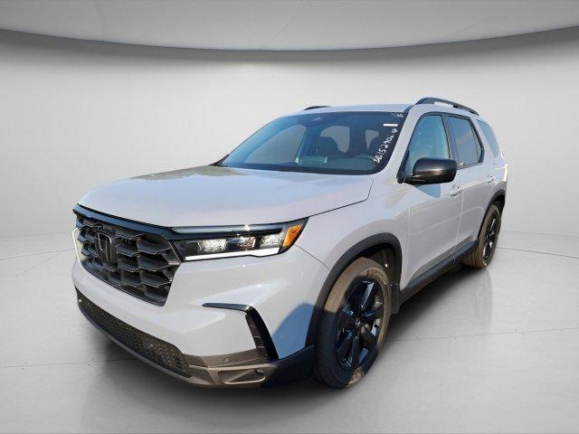 new 2025 Honda Pilot car, priced at $44,205