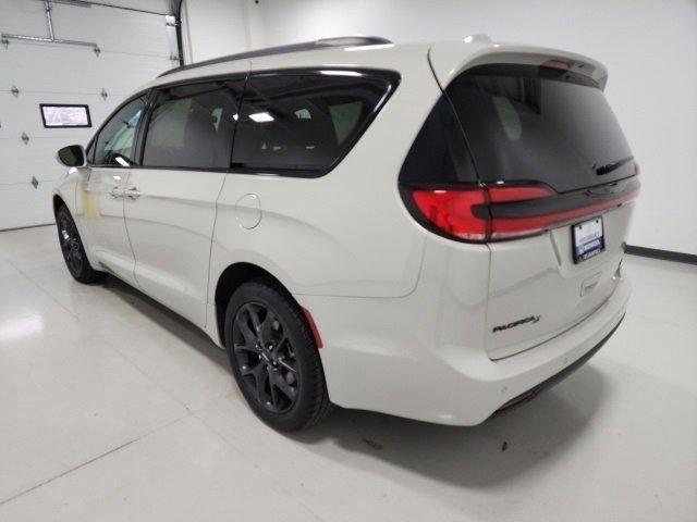 used 2021 Chrysler Pacifica car, priced at $22,499