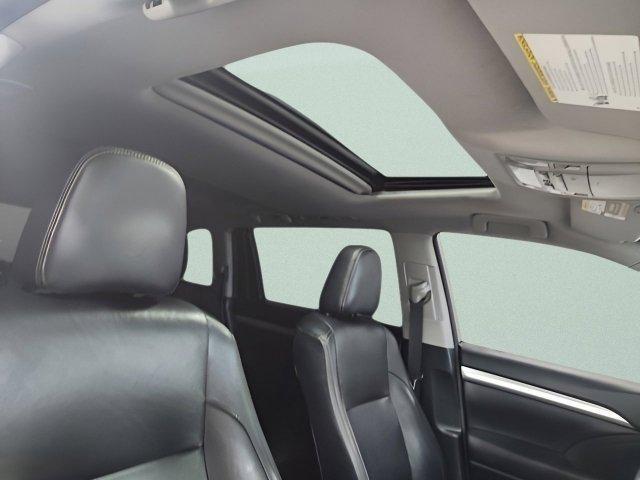 used 2018 Toyota Highlander car, priced at $21,989