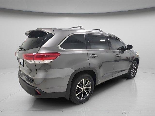 used 2018 Toyota Highlander car, priced at $21,989