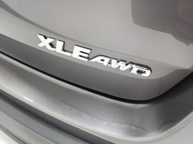 used 2018 Toyota Highlander car, priced at $21,989