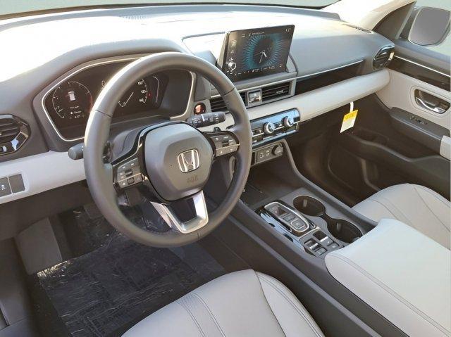 new 2025 Honda Pilot car, priced at $45,874