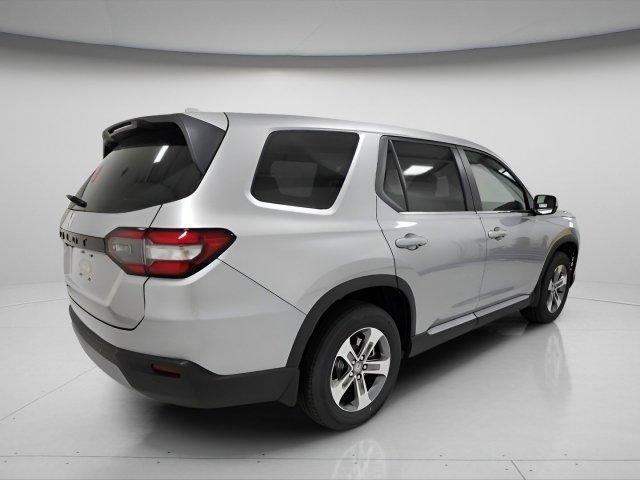 new 2025 Honda Pilot car, priced at $45,874
