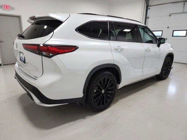 used 2023 Toyota Highlander car, priced at $39,284