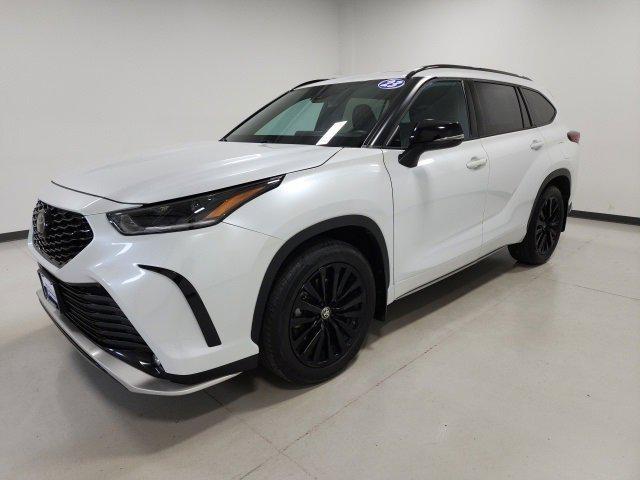 used 2023 Toyota Highlander car, priced at $39,284