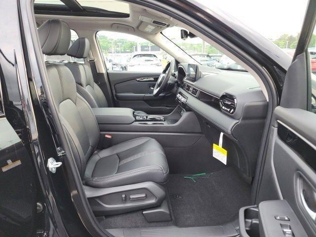 new 2025 Honda Pilot car, priced at $52,950