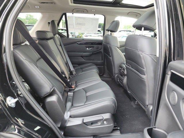 new 2025 Honda Pilot car, priced at $52,950