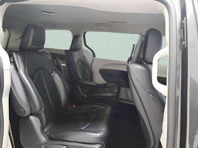 used 2022 Chrysler Pacifica Hybrid car, priced at $18,432