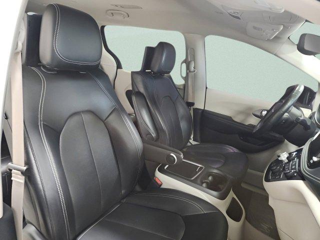 used 2022 Chrysler Pacifica Hybrid car, priced at $18,432