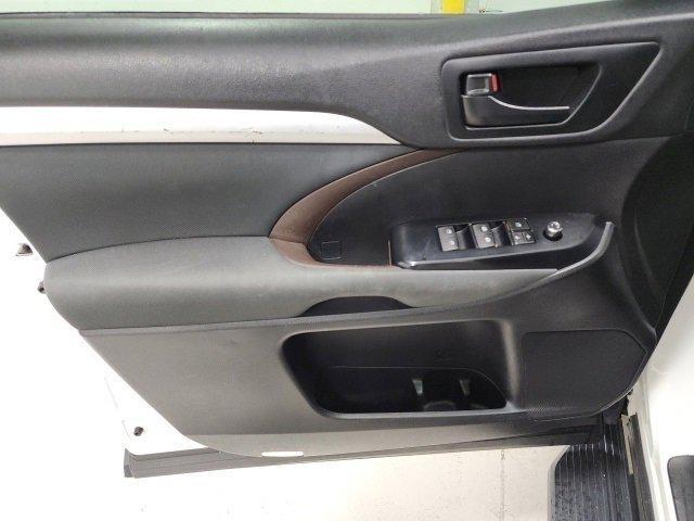 used 2019 Toyota Highlander car, priced at $19,394