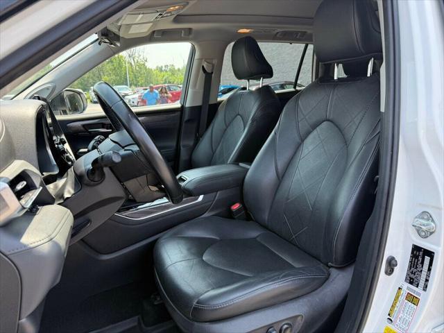 used 2021 Toyota Highlander car, priced at $39,799