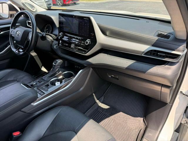 used 2021 Toyota Highlander car, priced at $39,799