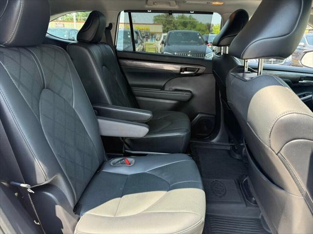 used 2021 Toyota Highlander car, priced at $39,799
