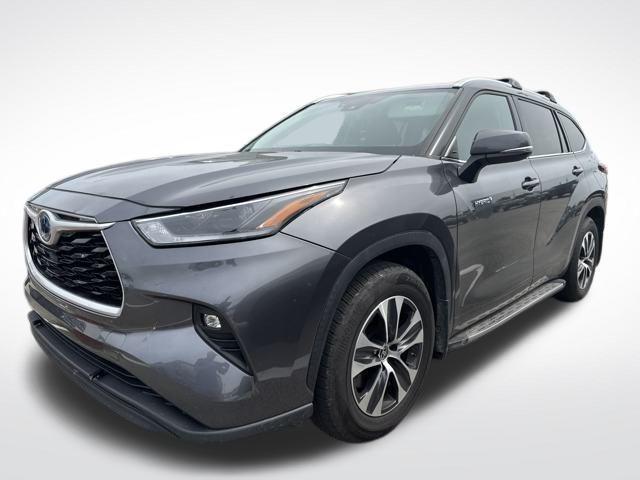 used 2021 Toyota Highlander Hybrid car, priced at $35,495