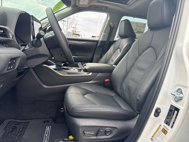 new 2026 Toyota Highlander car, priced at $54,074