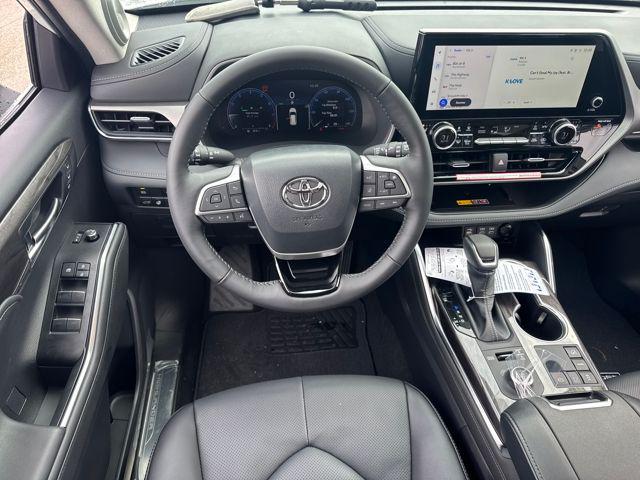 new 2026 Toyota Highlander car, priced at $54,074