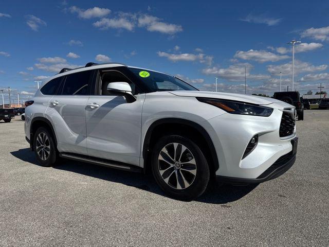 used 2025 Toyota Highlander car, priced at $46,995