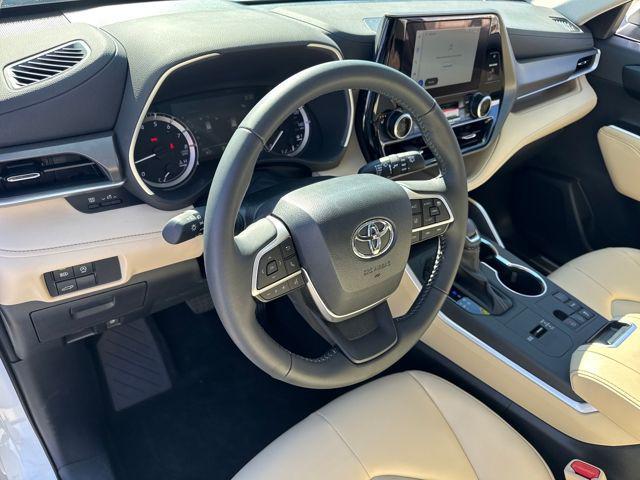 used 2025 Toyota Highlander car, priced at $46,995