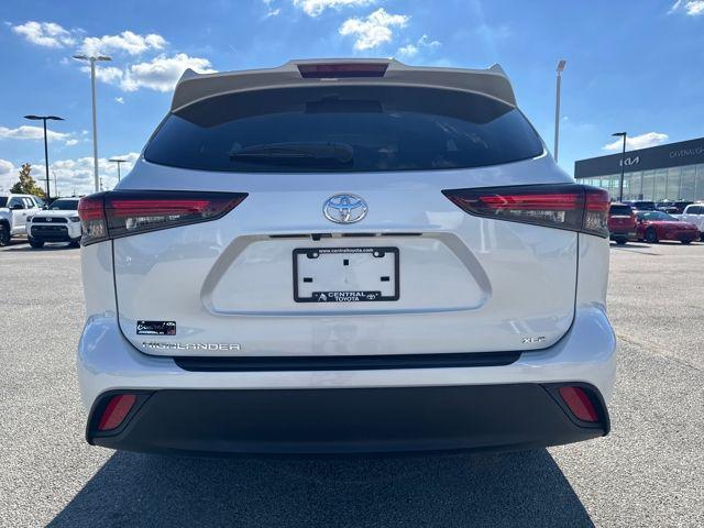 used 2025 Toyota Highlander car, priced at $46,995