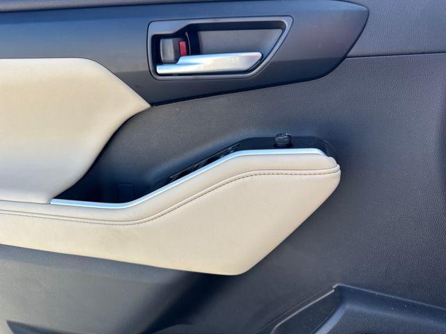 used 2025 Toyota Highlander car, priced at $46,995