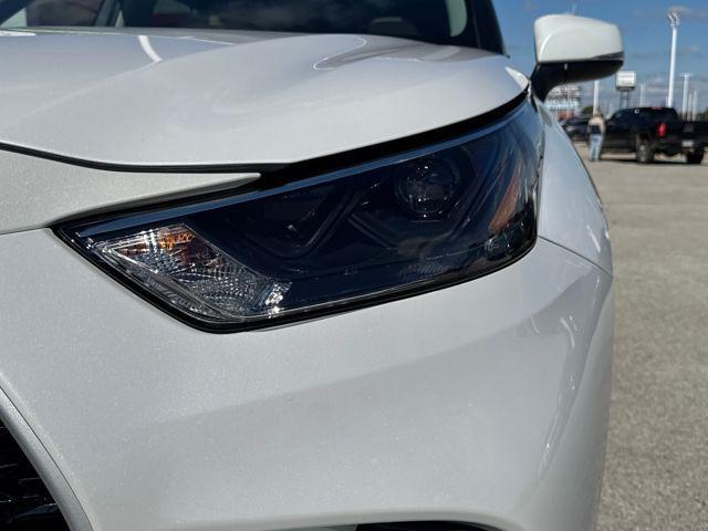 used 2025 Toyota Highlander car, priced at $46,995