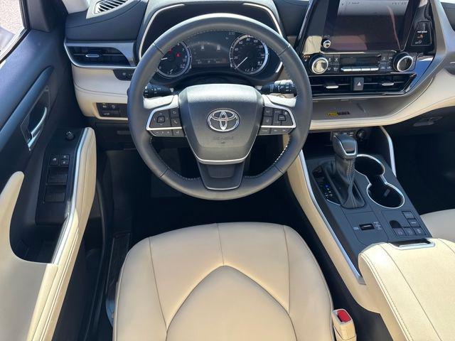 used 2025 Toyota Highlander car, priced at $46,995