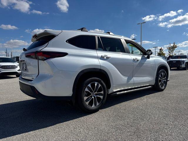 used 2025 Toyota Highlander car, priced at $46,995