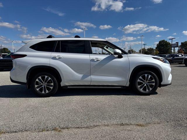 used 2025 Toyota Highlander car, priced at $46,995