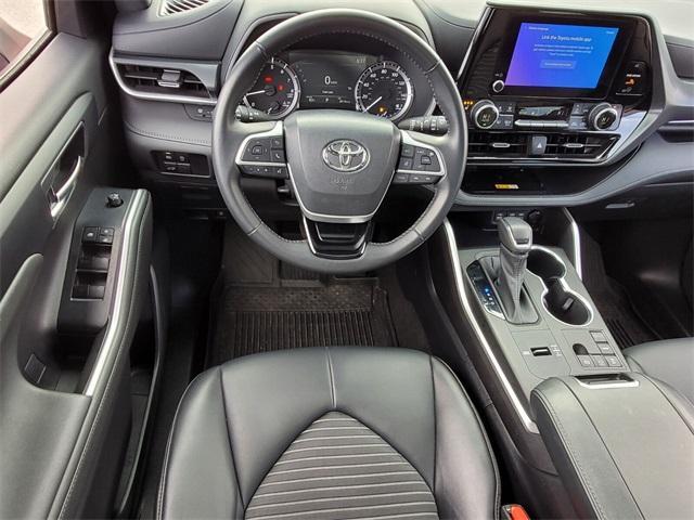 used 2023 Toyota Highlander car, priced at $39,999